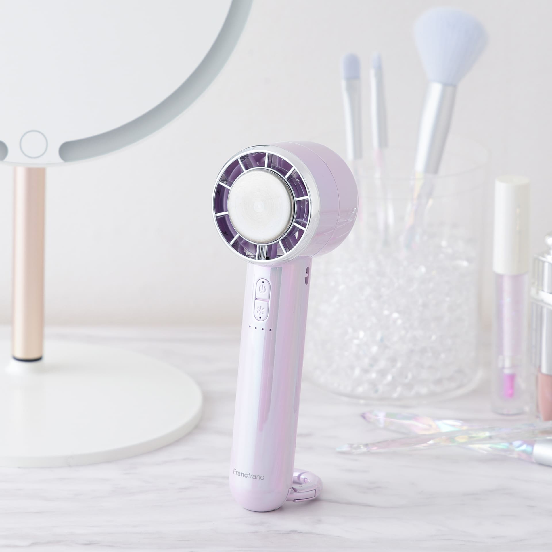 デスクや洗面所に置くのもOK