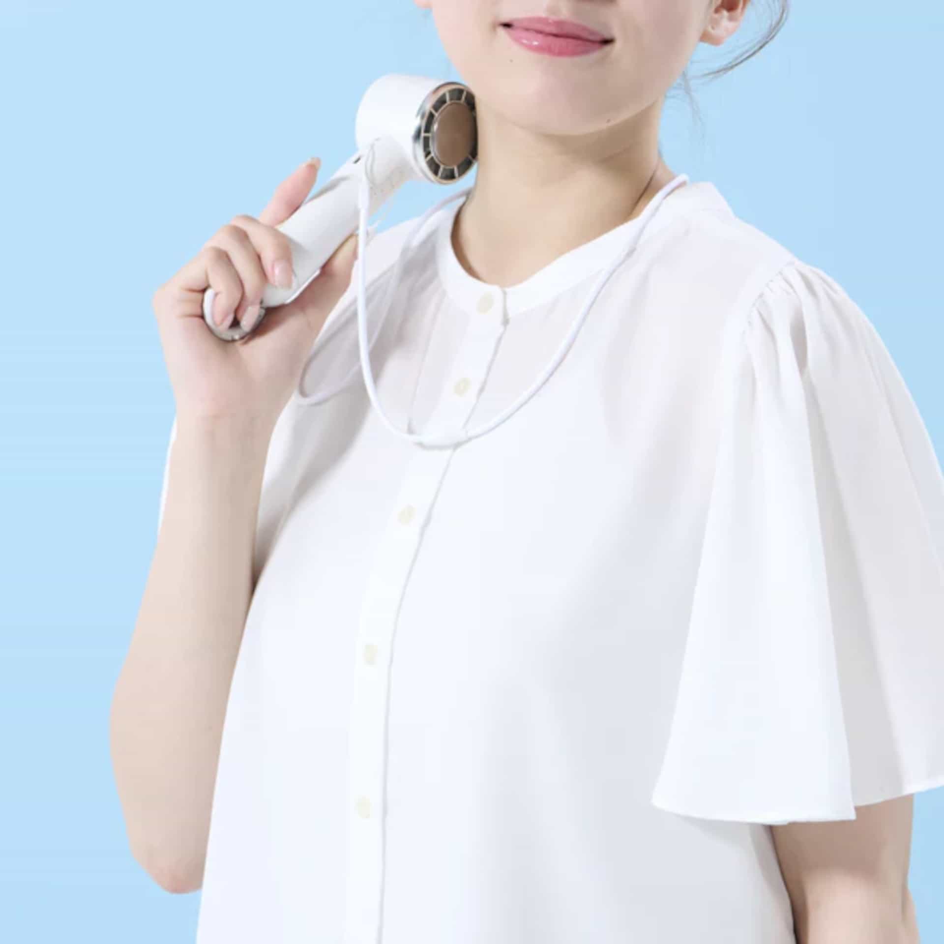 首や肩に掛けて使える