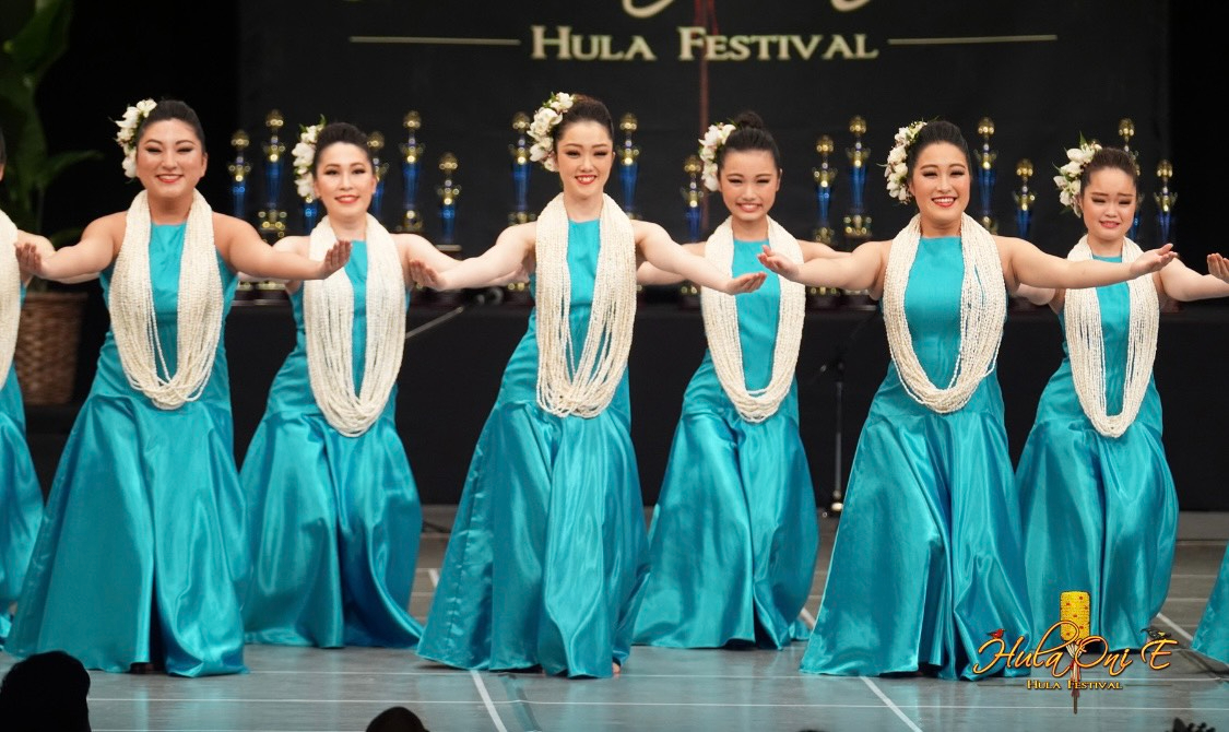 毎日行なうフラ・タヒチアンダンスショー（4月29日～5月6日）には約120チームが参加