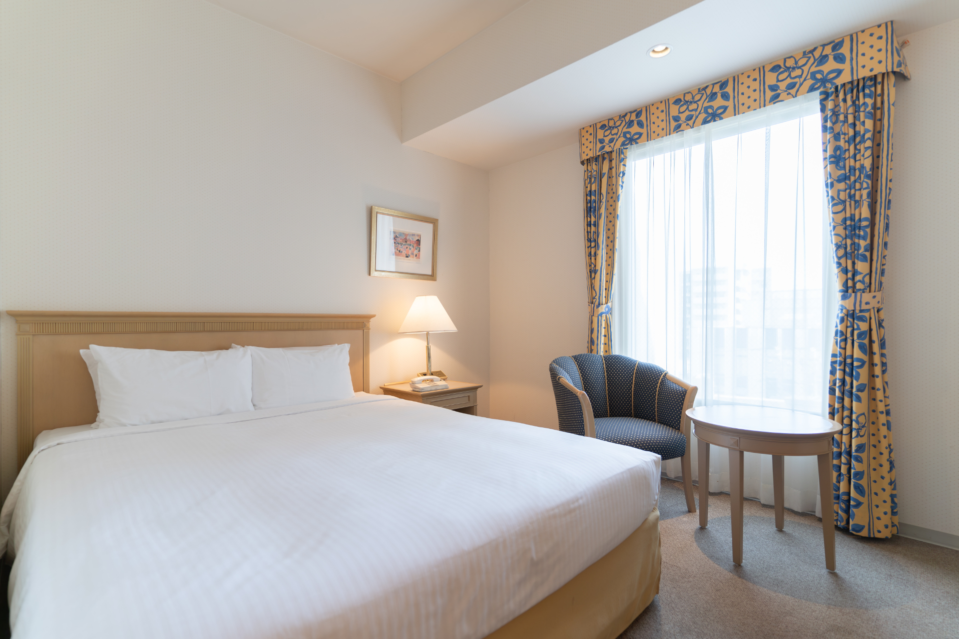 「お気軽なツーリスト船室プラン」。船室はツーリストAの相部屋、ホテル客室はダブル、ホテル夕食は「おたる寿司会席」