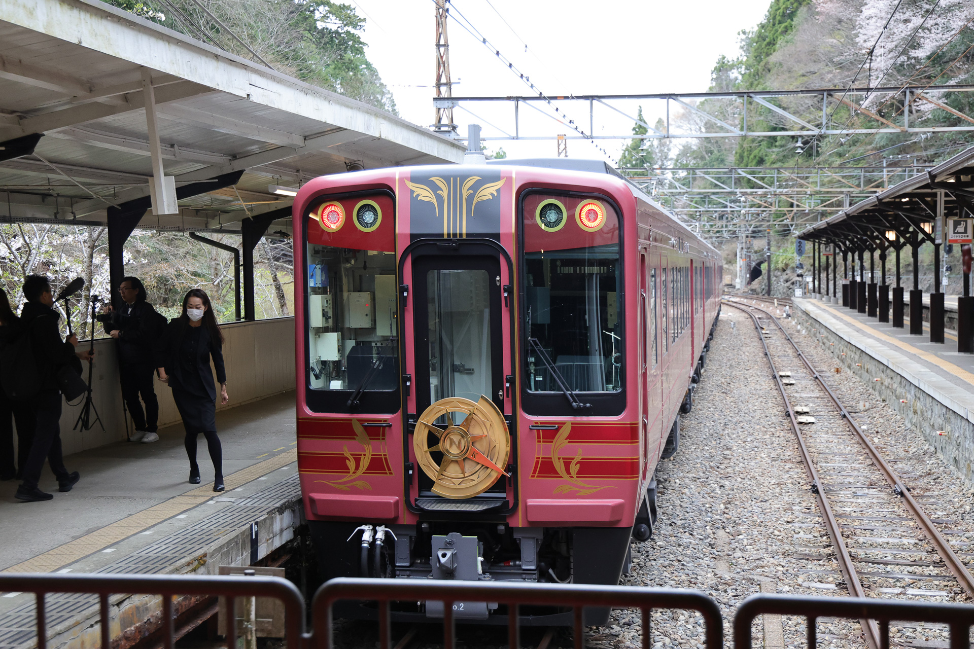 GRAN 天空は、文字どおりの天空の駅、極楽橋に到着