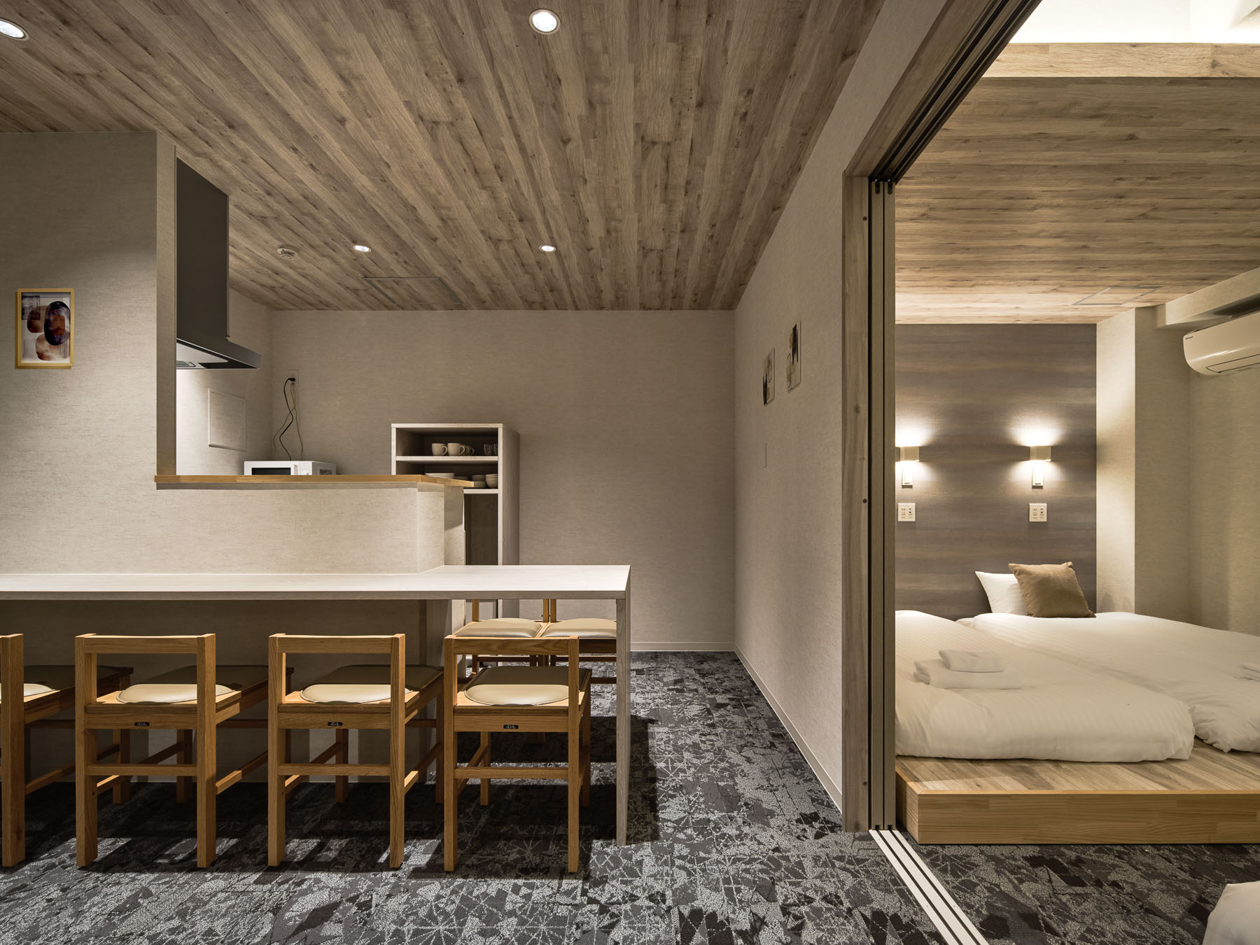 ダブルベッド2台＋布団2組＋ソファベッド1台