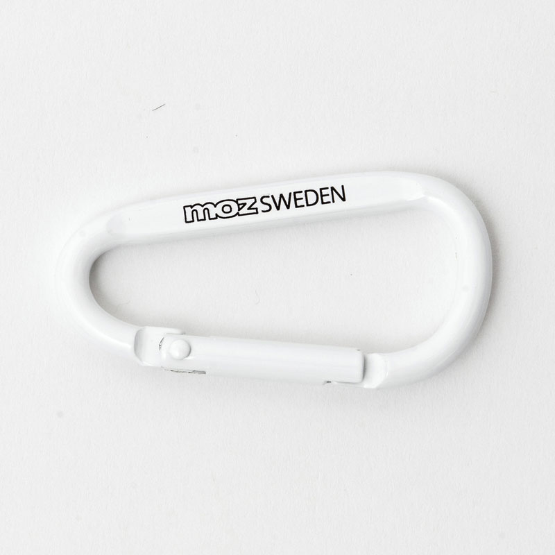 それぞれカラビナが付属するので持ち運びに便利