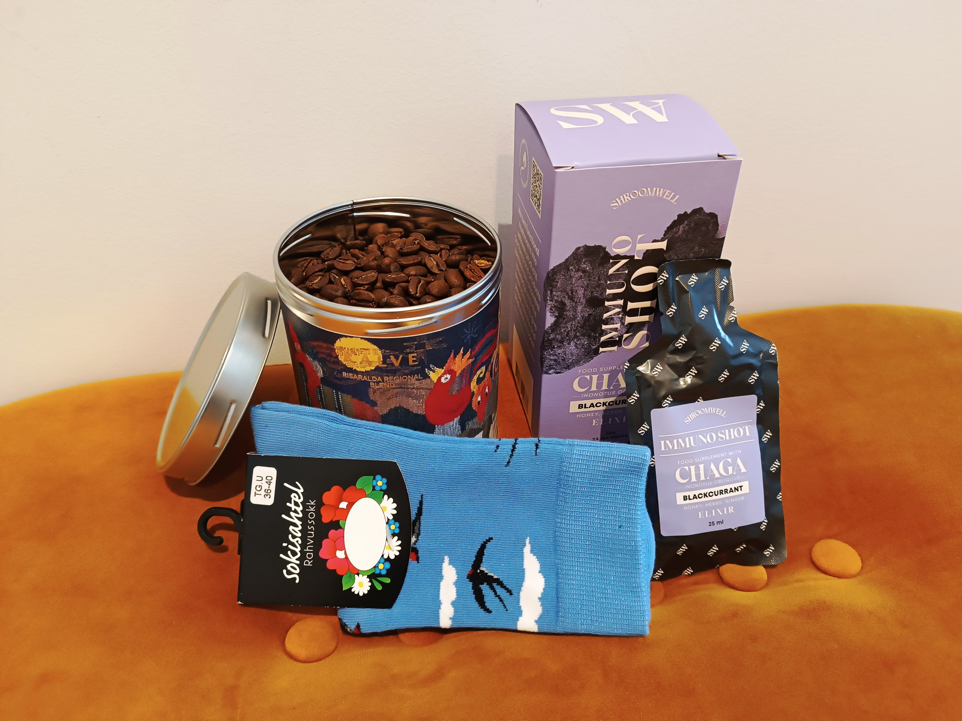 私がもらったKalve Coffeeの缶のデザインは、ラトビアの著名なテキスタイルアーティストとのコラボ商品