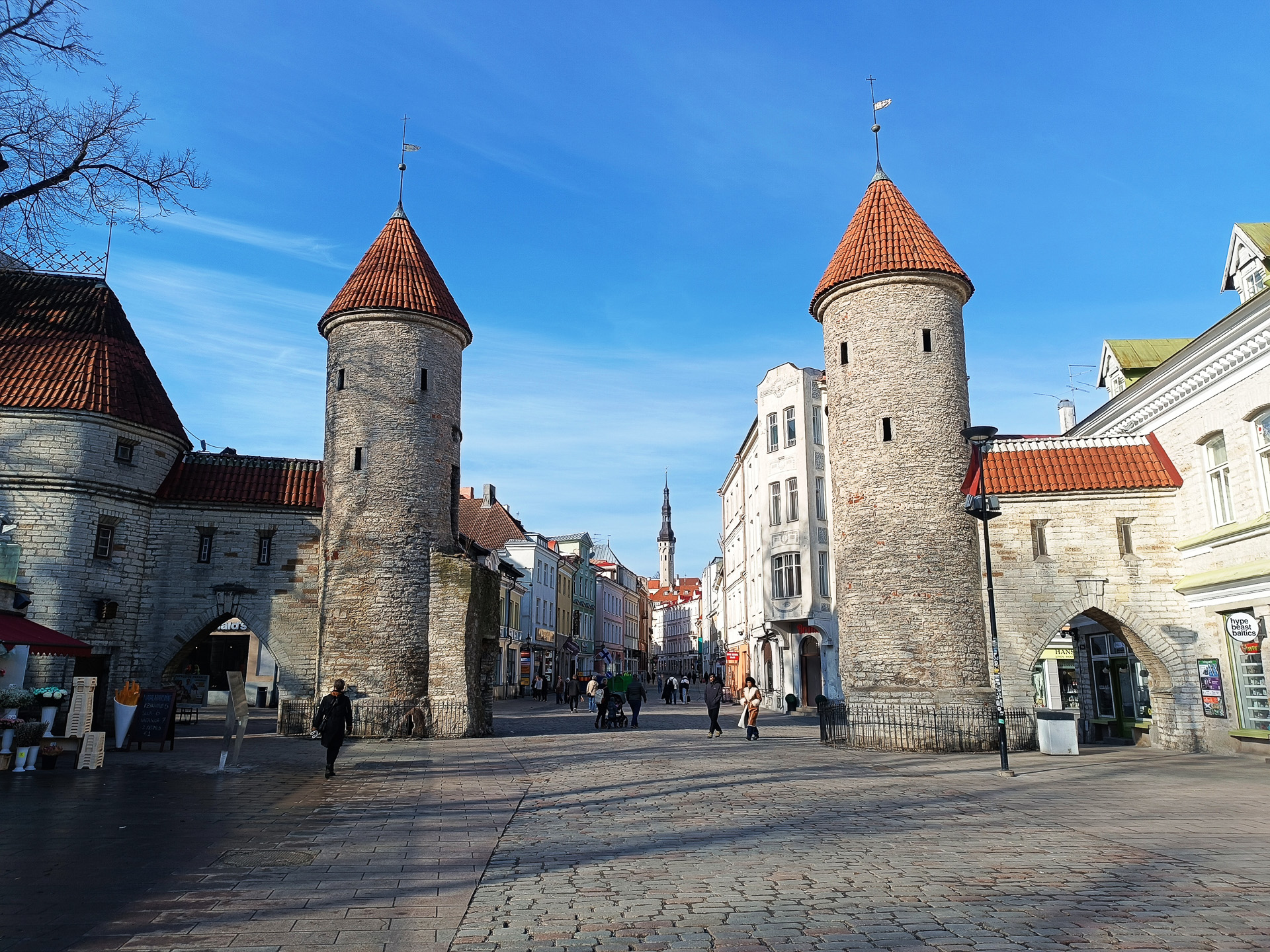 ヴィル門はタリン旧市街への入り口の一つ