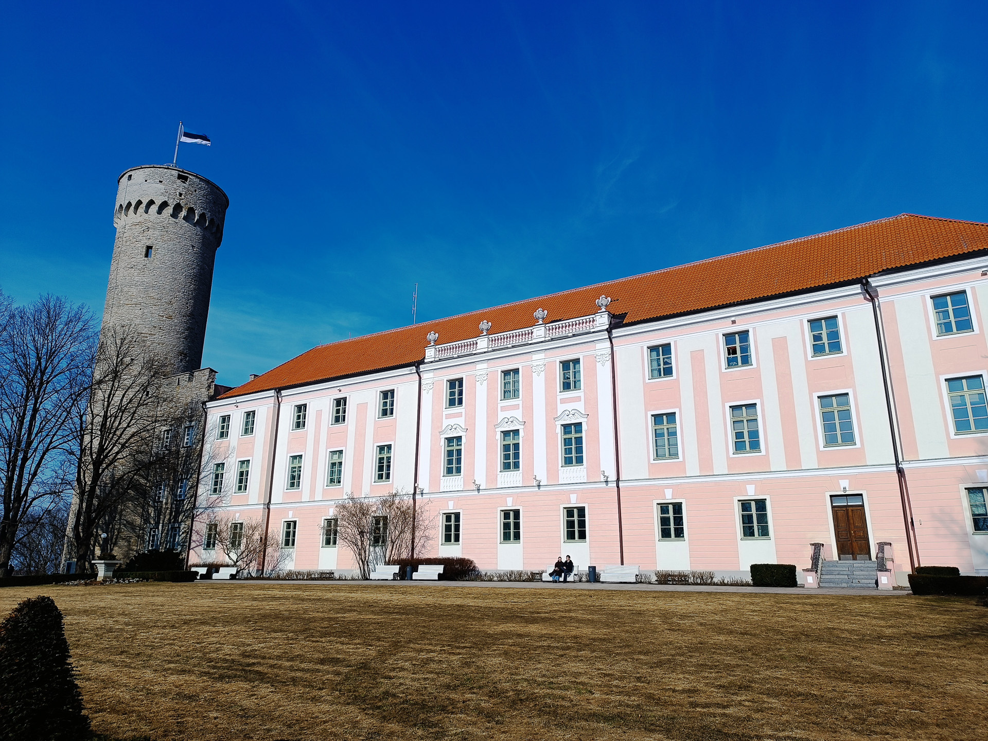 要塞の上に建てられたトームペア城。現在はエストニアの国会議事堂