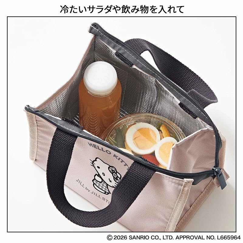 保冷バッグはピンク×グレーの配色に、千鳥格子柄のリボン＆ドレスでおめかししたハローキティをデザイン。お弁当や冷たい飲み物を入れて持ち運べる