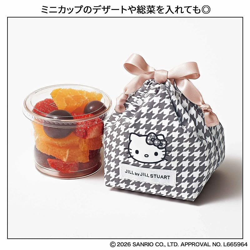 千鳥格子柄がかわいい巾着にも保冷効果があり、おむすび2個が入るサイズ感。ミニカップのデザートや惣菜を入れても○