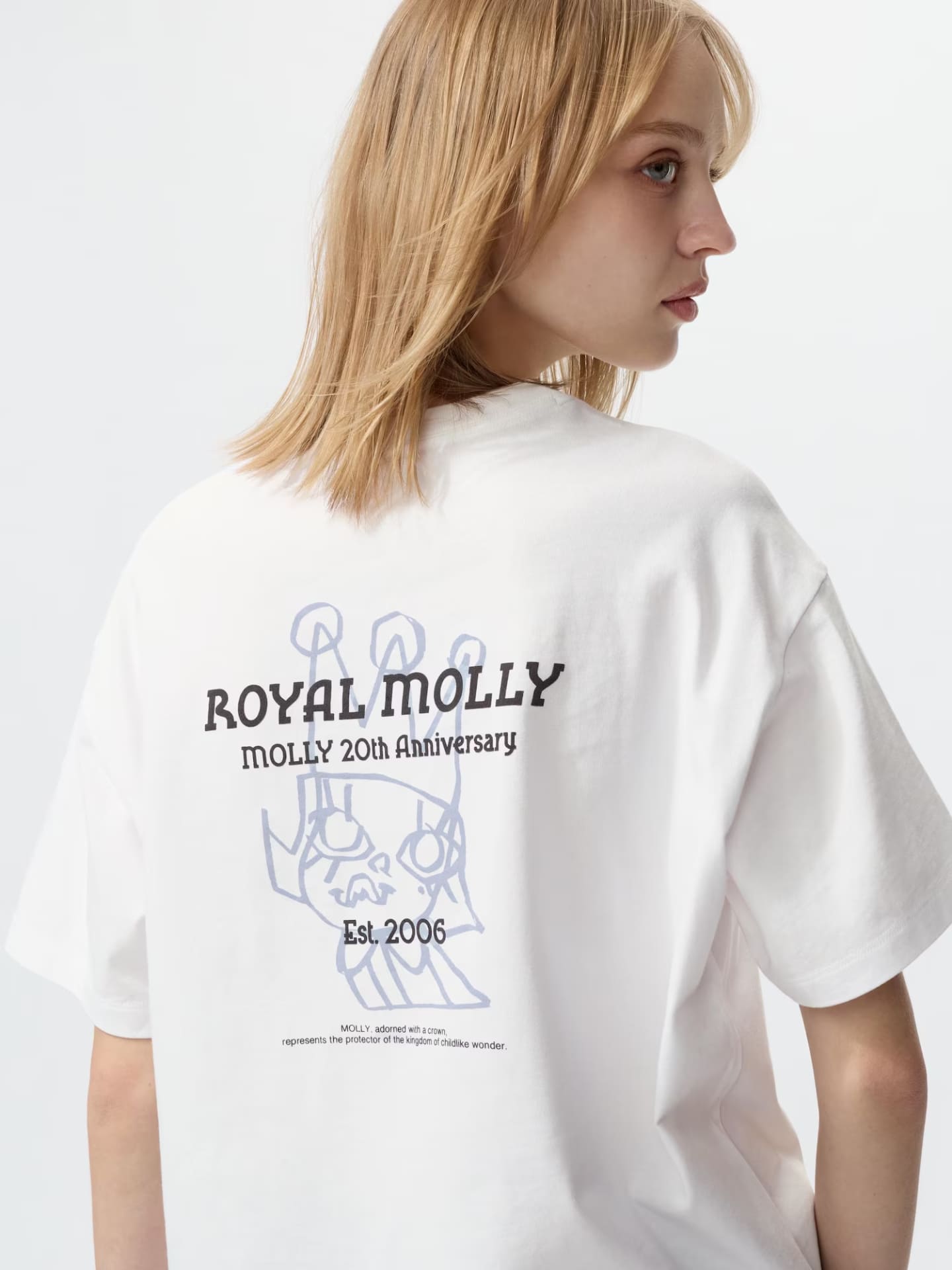 ラブブとともに「POP MART」で人気を博す“モリー”をデザインした新作Tシャツ（全4種）