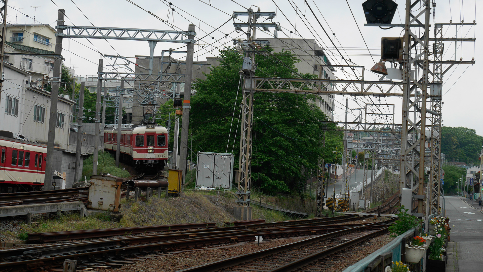 神戸電鉄 鈴蘭台駅の北側。左側が粟生線、右側が有馬線