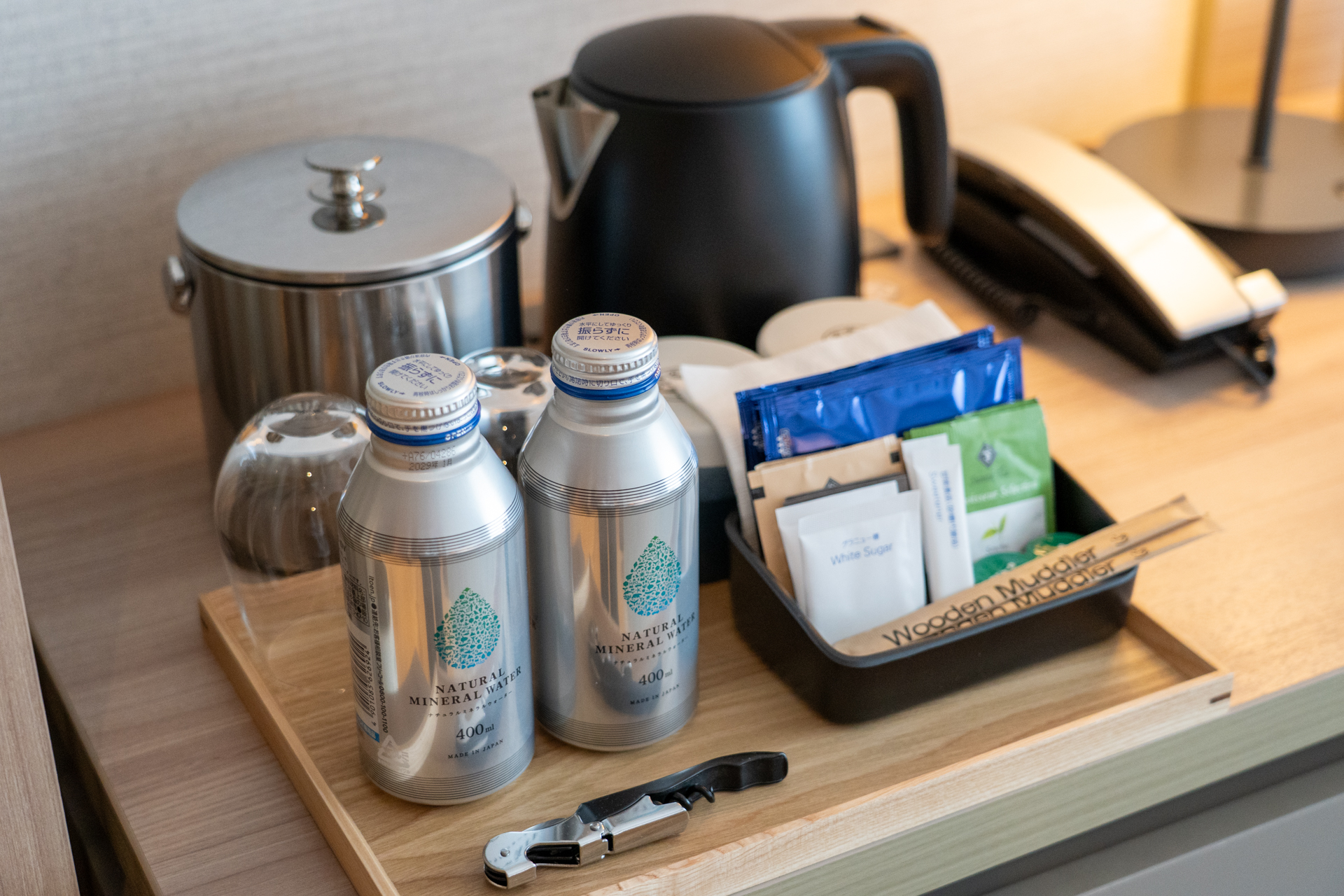 無料のミネラルウォーターが2本