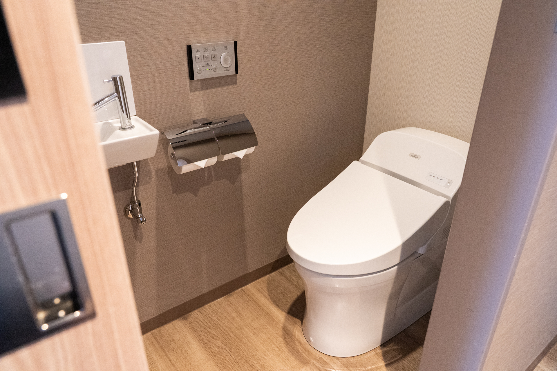 トイレは独立して入り口近くに