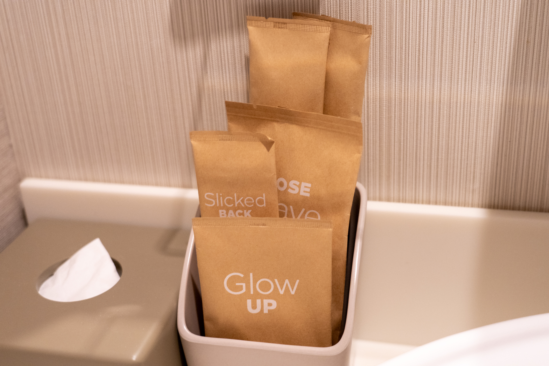 コットンセット、コーム、シェービングキット、デンタルキット