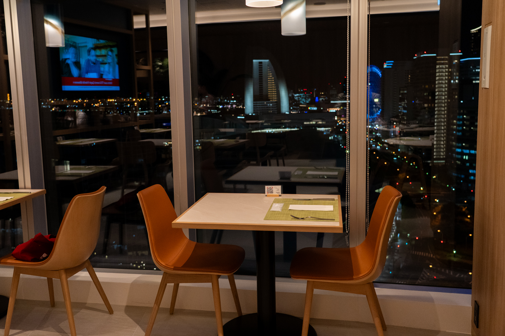 ランチ、ディナーは公式サイトから予約可能。席だけでもOK