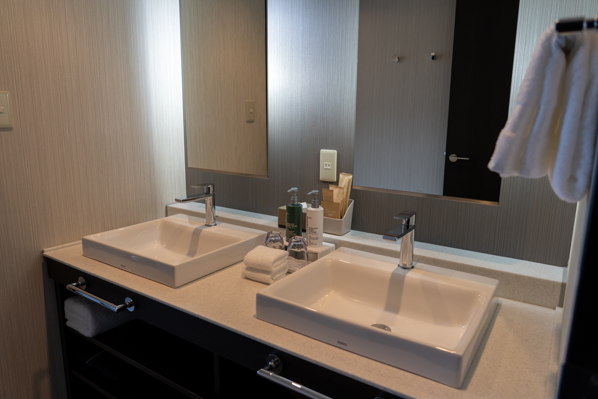 パウダールームはダブルシンク