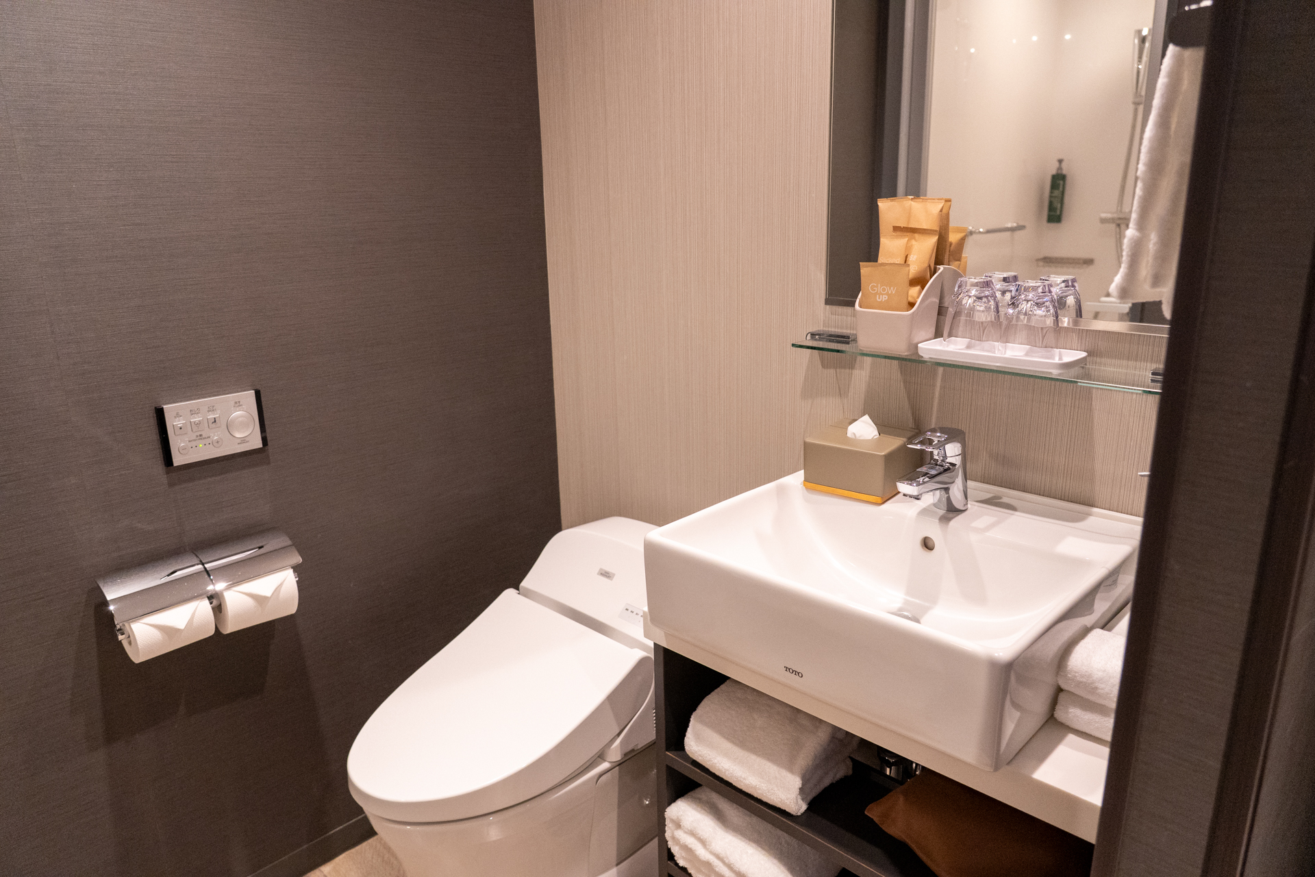 トイレとパウダールーム