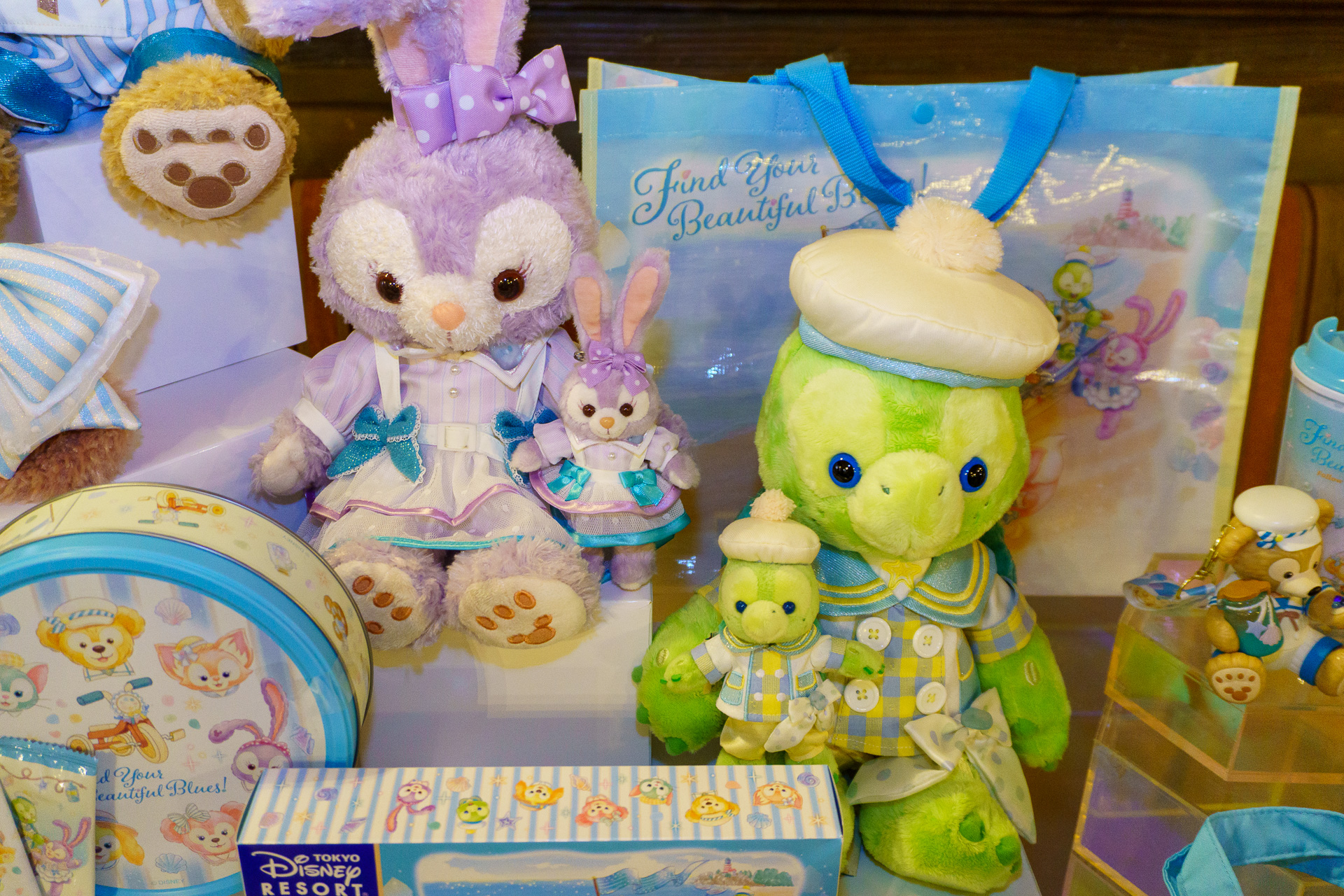 ぬいぐるみコスチューム（各5800円）とぬいぐるみバッジ（各2800円）