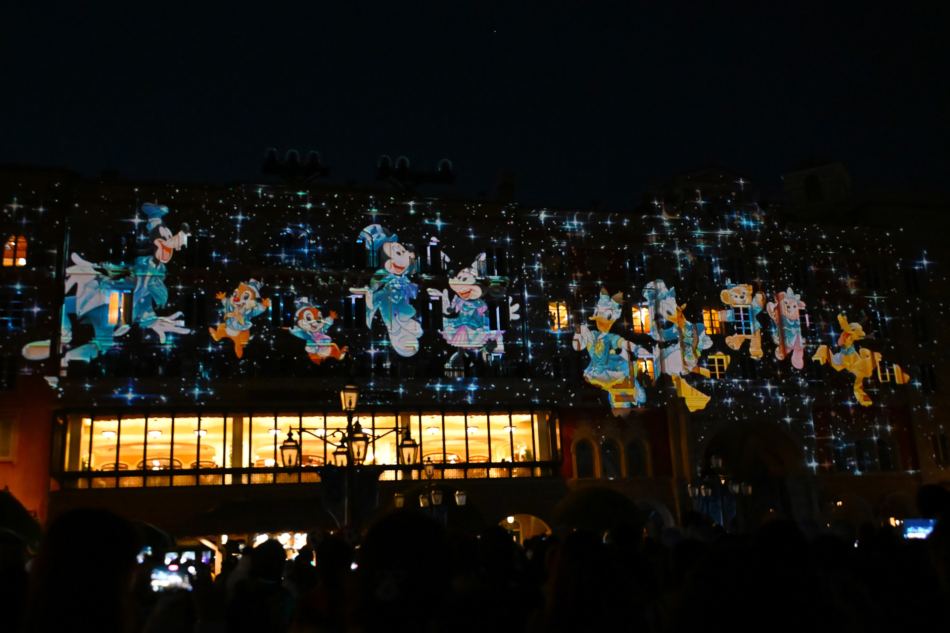 パークでの1日の終わりは「スパークリング・ジュビリー・ナイト」で！