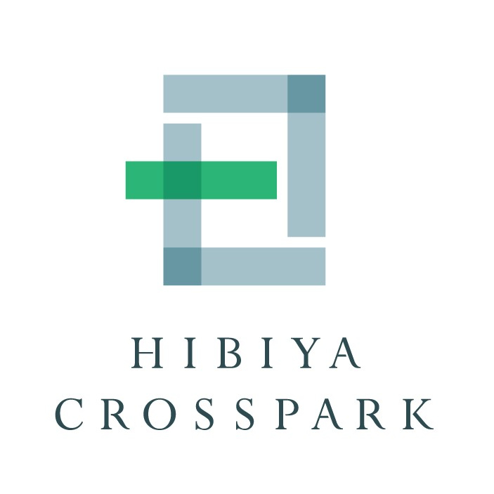 ロゴマーク。街区の空間特徴と日比谷の「日」を思わせる形に、「結節点」「風の通り」「自然との融合」を表現したデザイン