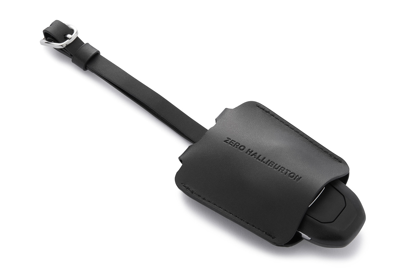 三笘薫選手のサイン型押しが入った「本革製スマートキーケース」のノベルティ