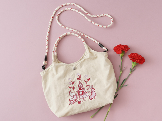 ショルダーストラップ付きの2WAYバッグ