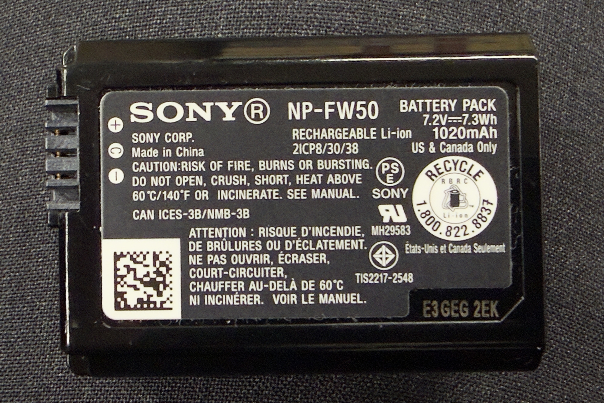 カメラの予備電池は「7.3Wh」（1020mAh/7.2V）