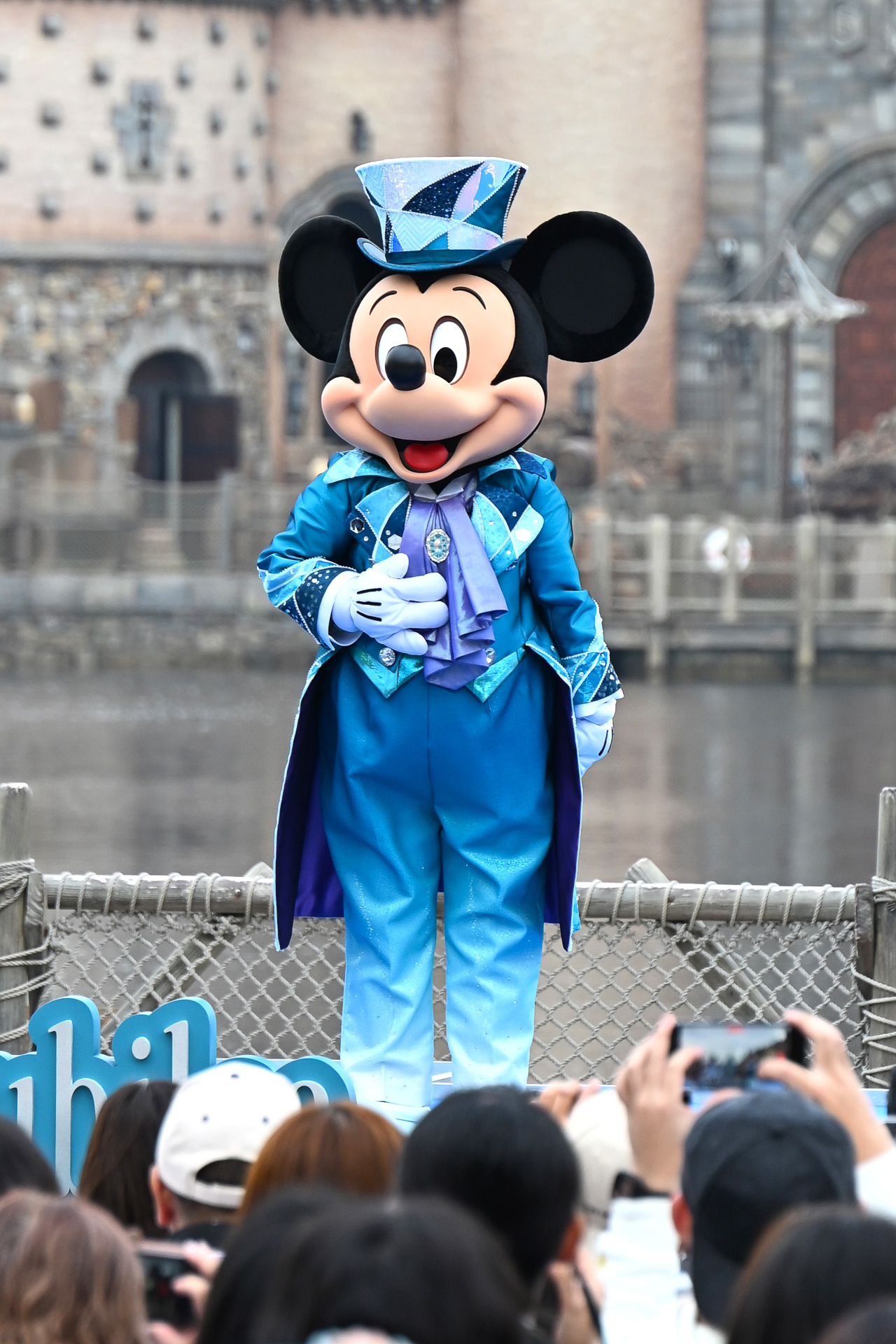 スペシャルな衣装のミッキーマウス