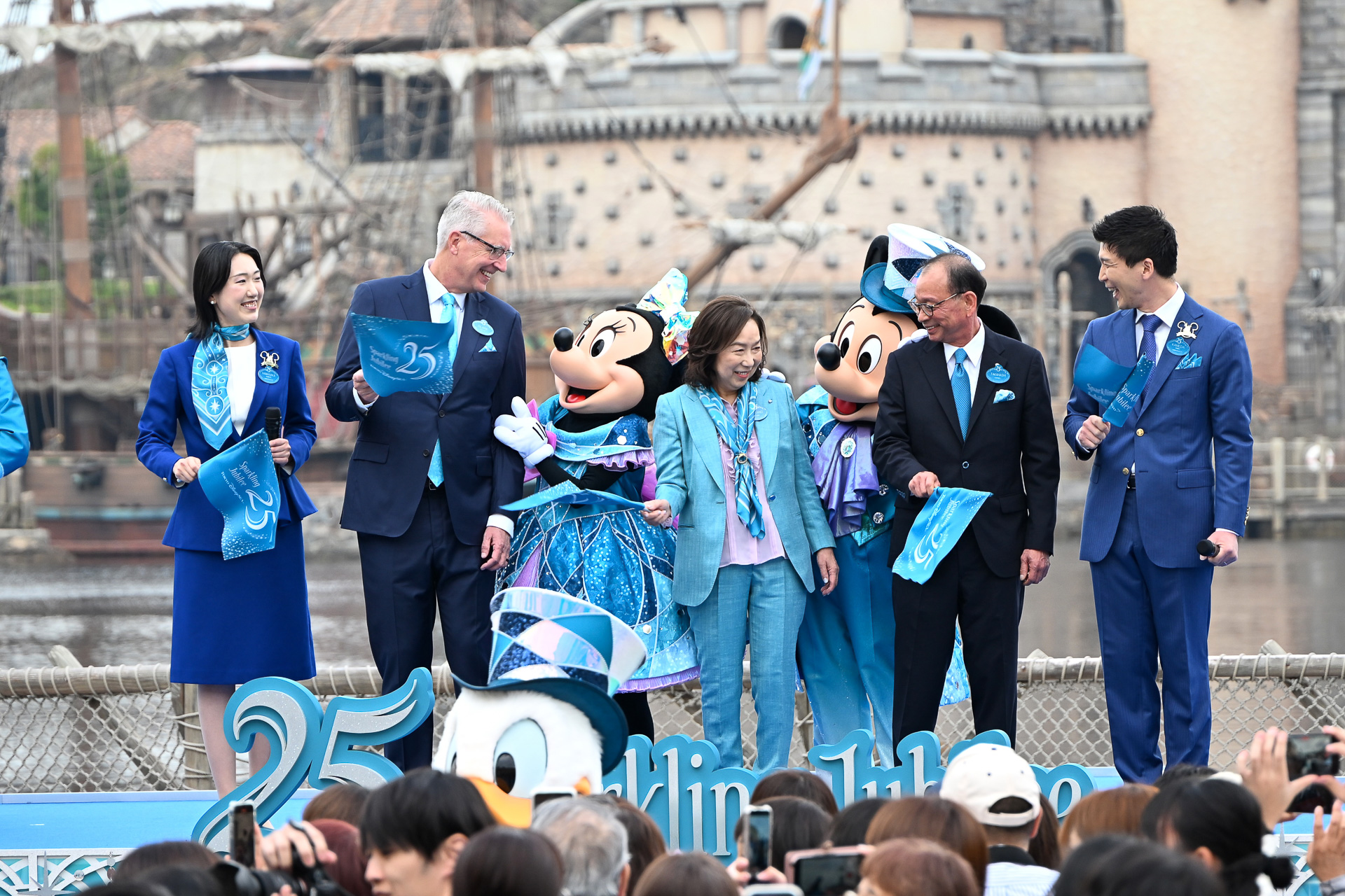 フィナーレではふたたび全員がステージへ