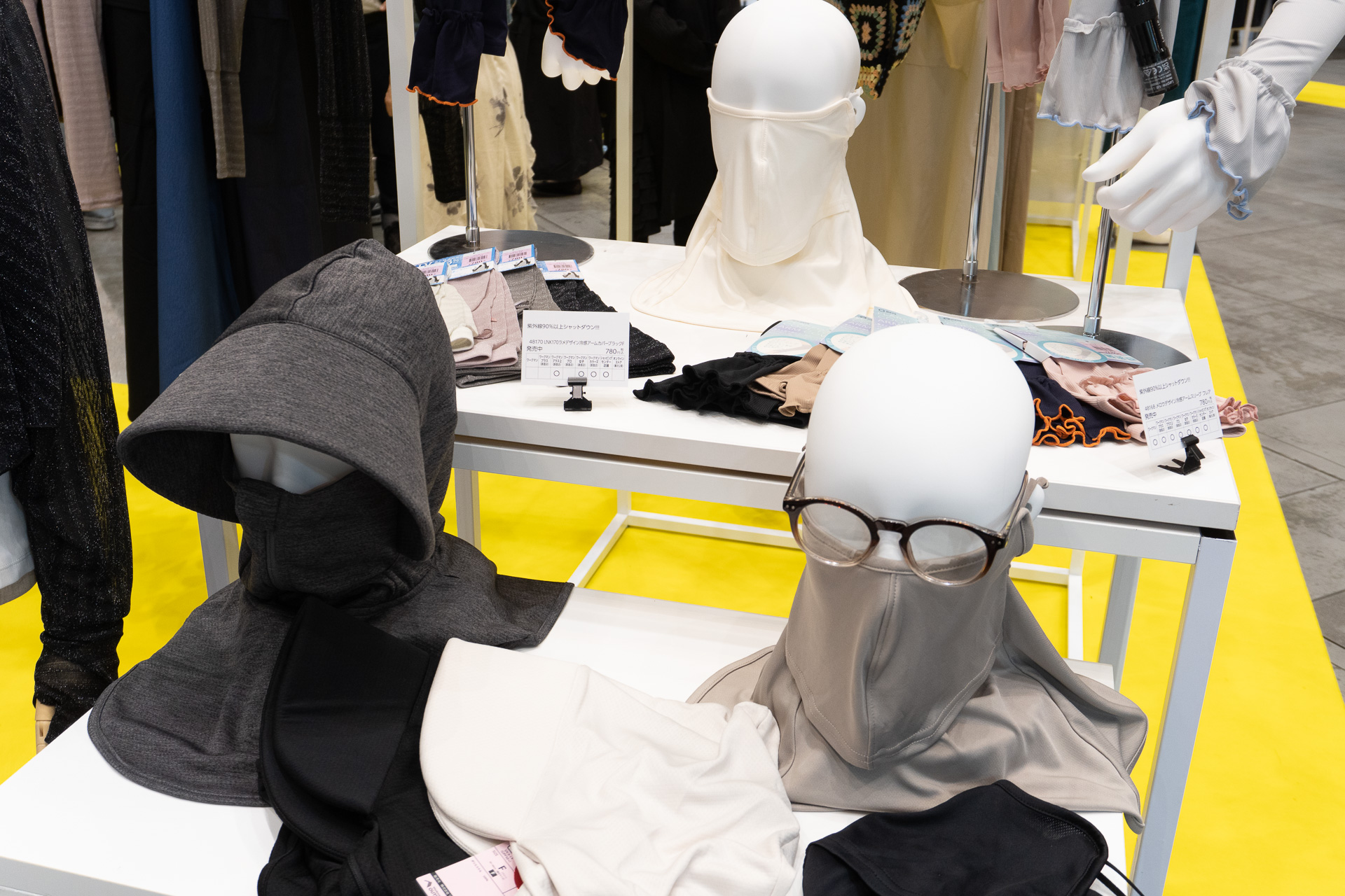 今夏は、UVカット＆接触冷感のフェイスガートやアームカバー、日傘、サングラスも充実