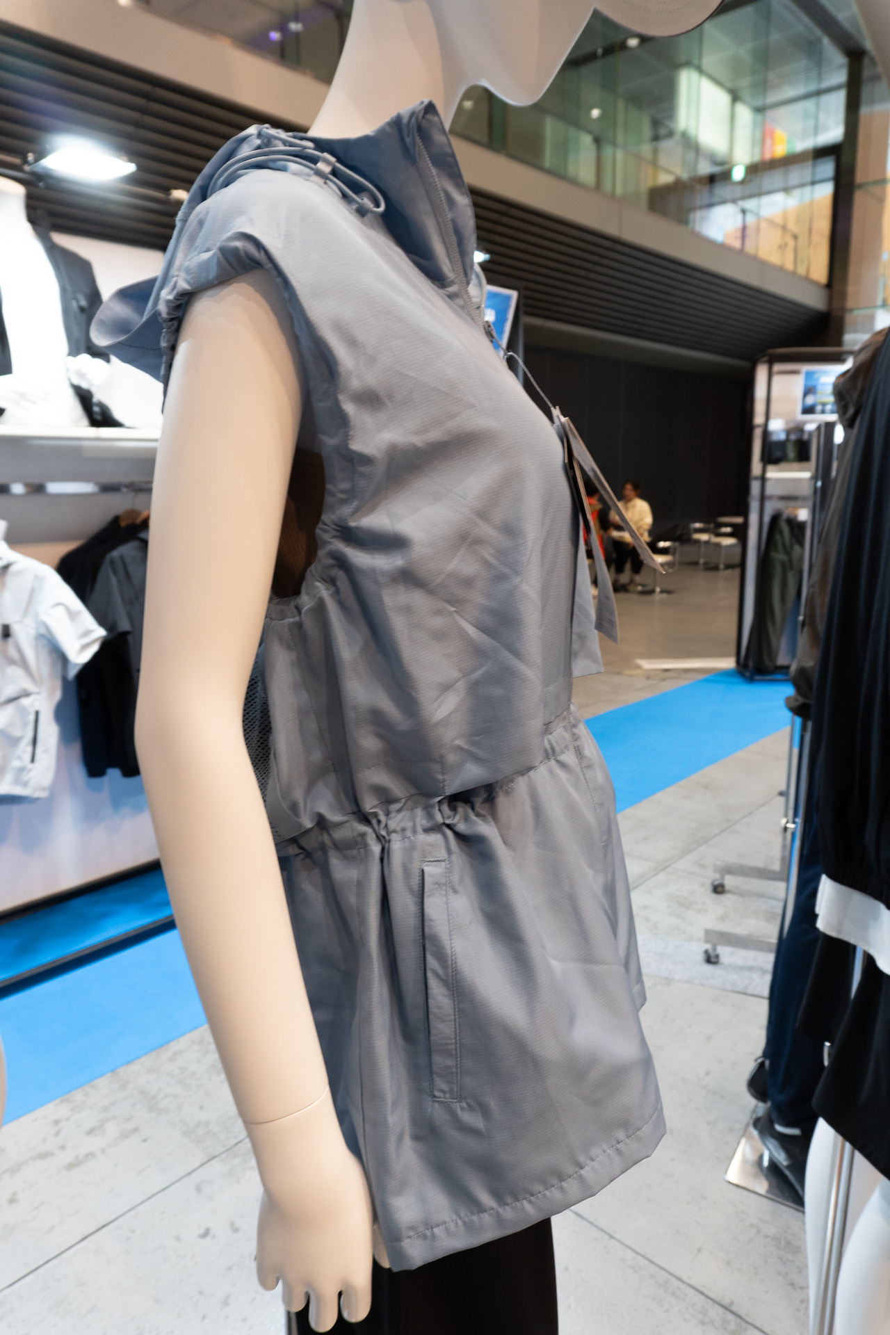 女性向けファン付きウェア「WindCoreレディースファンベストフルセット」（ファン・バッテリー込み9800円）が初登場