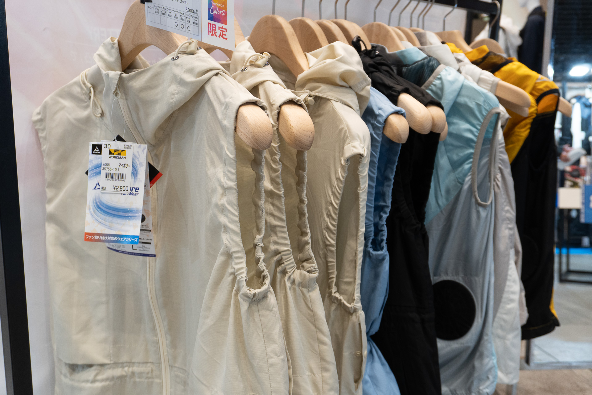 女性向けファン付きウェア「WindCoreレディースファンベストフルセット」（ファン・バッテリー込み9800円）が初登場