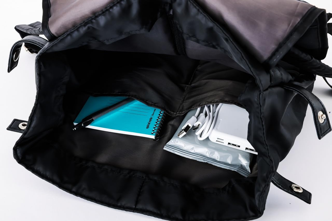 メインコンパートメントは13インチPCが入る大きさ。内ポケットも備える