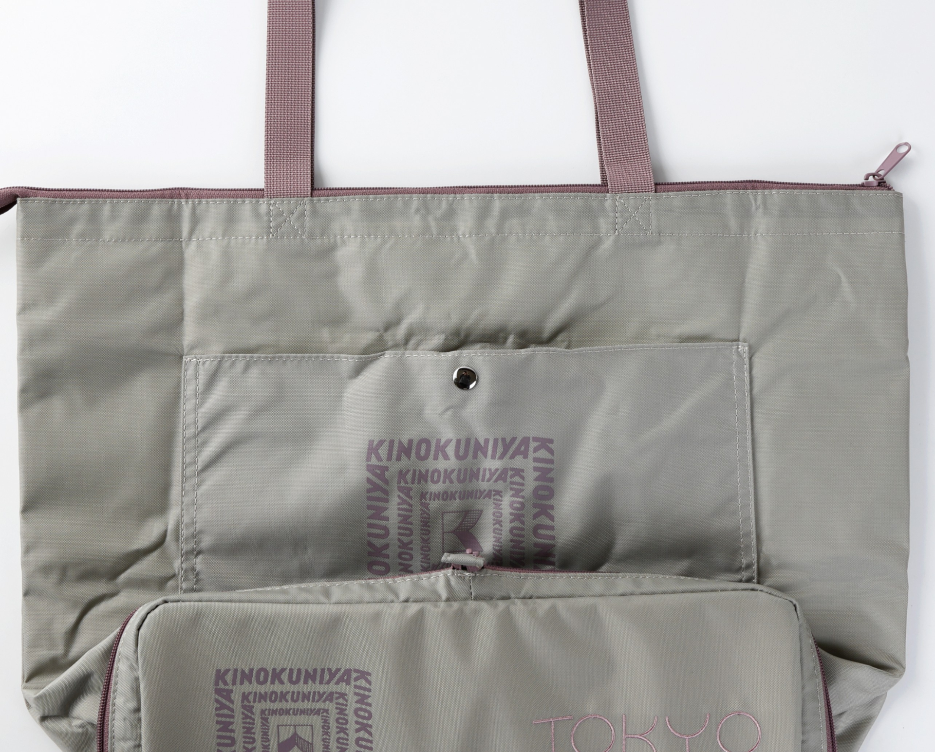 キャリーオンバッグ可能な背面スリーブ