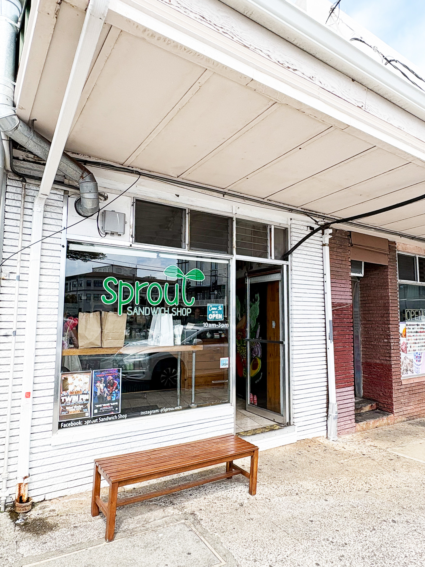 ココヘッドアベニュー沿いにたたずむ小さな店。店内飲食はできずテイクアウトのみ