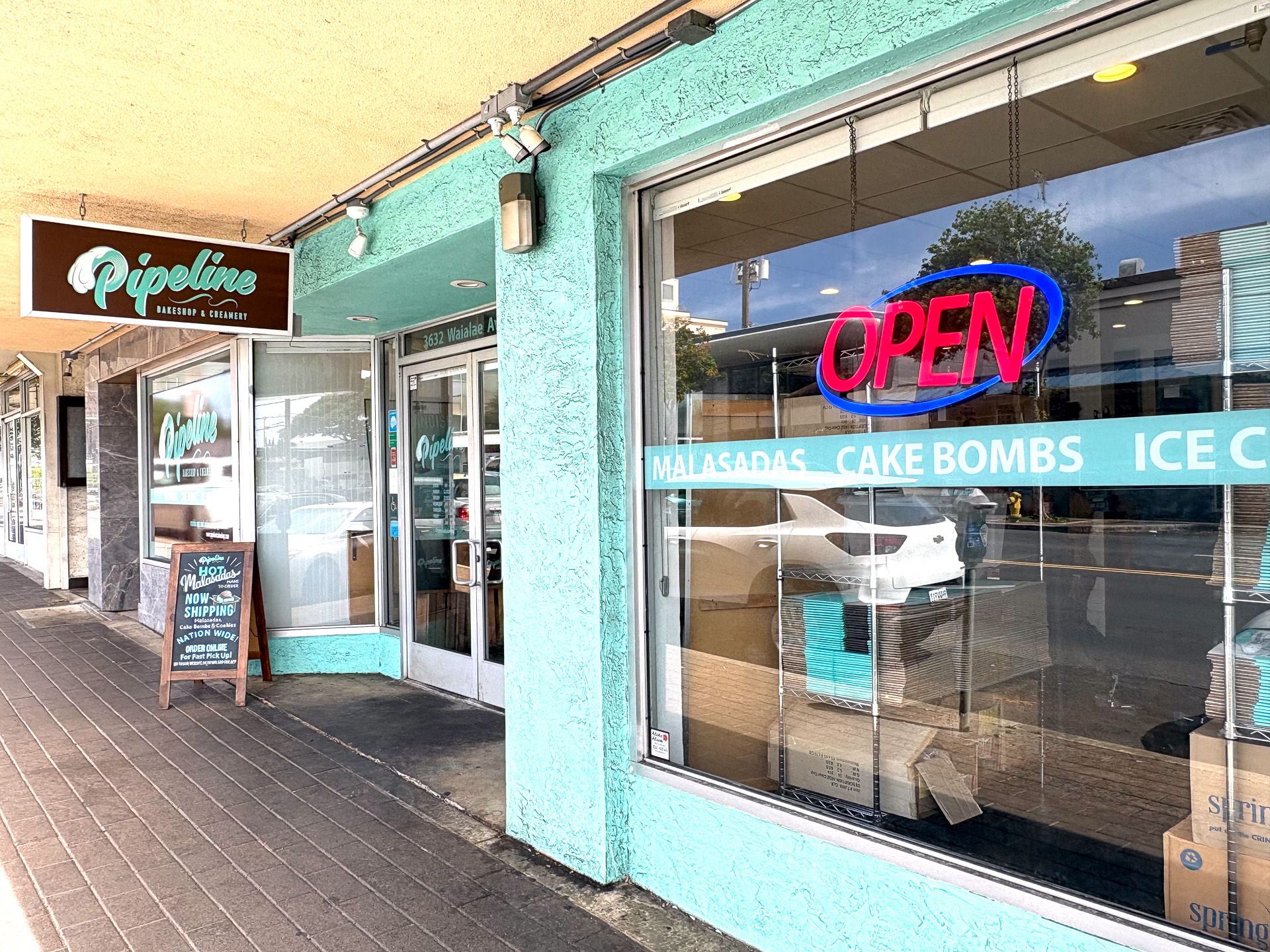 カイムキのメイン通りであるワイアラエ・アベニュー沿いにあるパイプライン・ベイクショップ