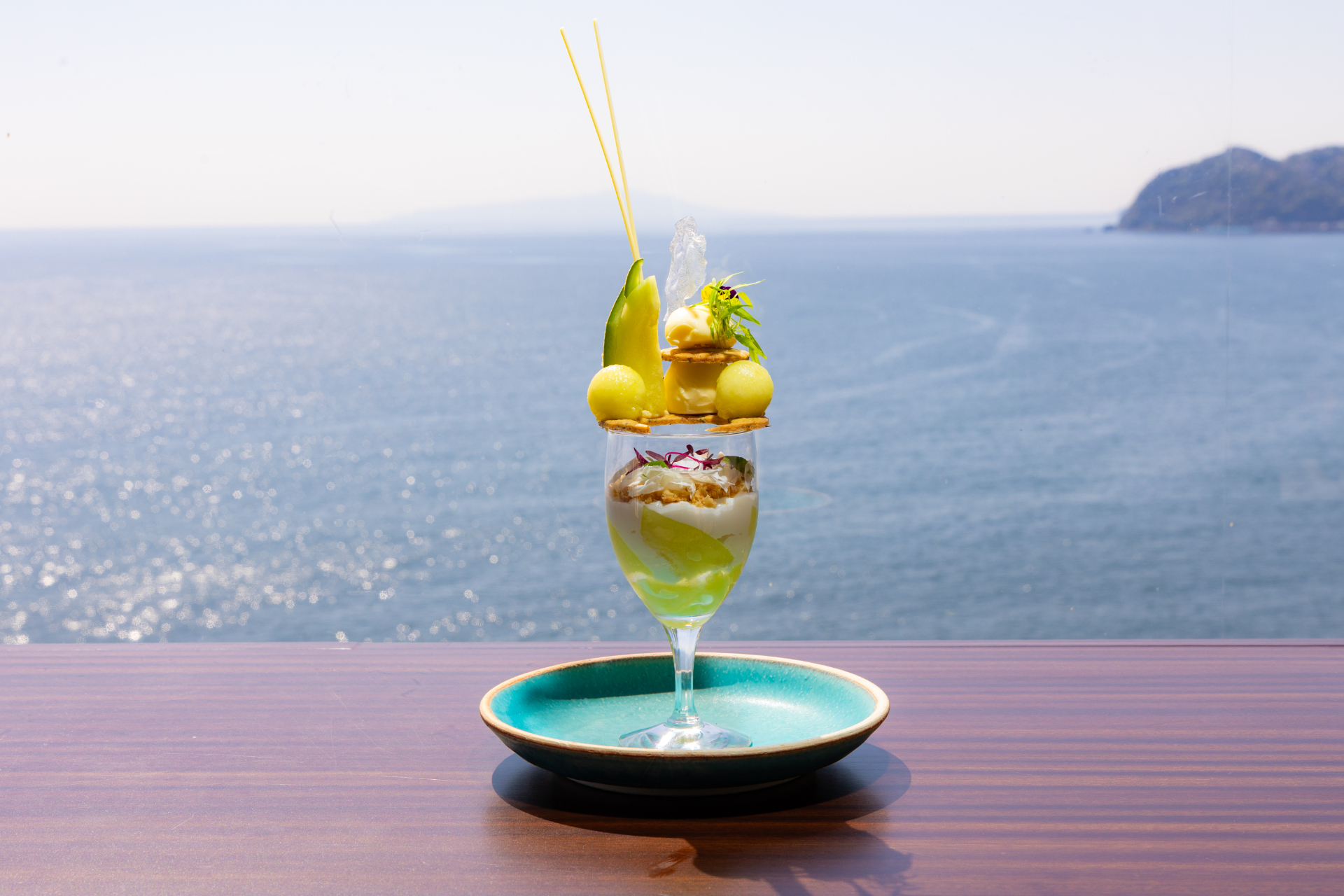 ホテルニューアカオの絶景カフェに、静岡マスクメロンのご褒美パフェが新登場