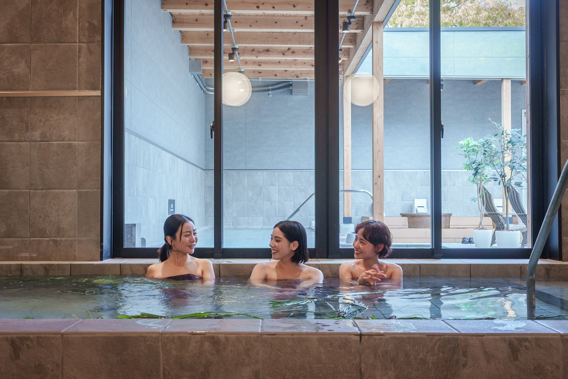 温泉「おふろcafé りんねの湯」ではハーブ湯やハーバルサウナに入り放題