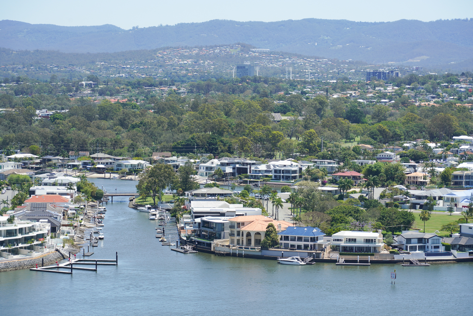 内陸側を見ると、自然が豊富