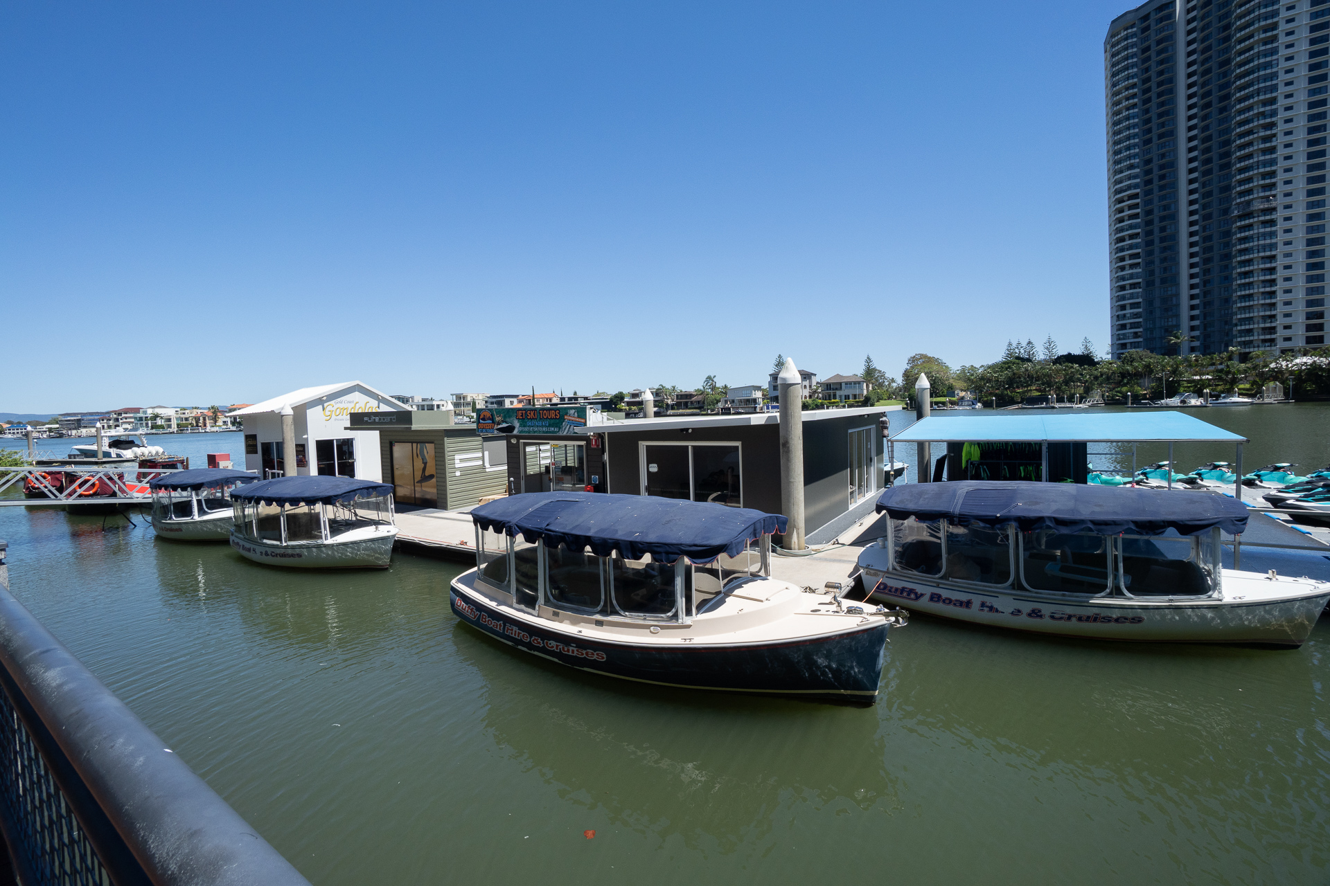 「JWマリオット・ゴールドコースト・リゾート＆スパ」にも専用の桟橋があり、クルーズができる