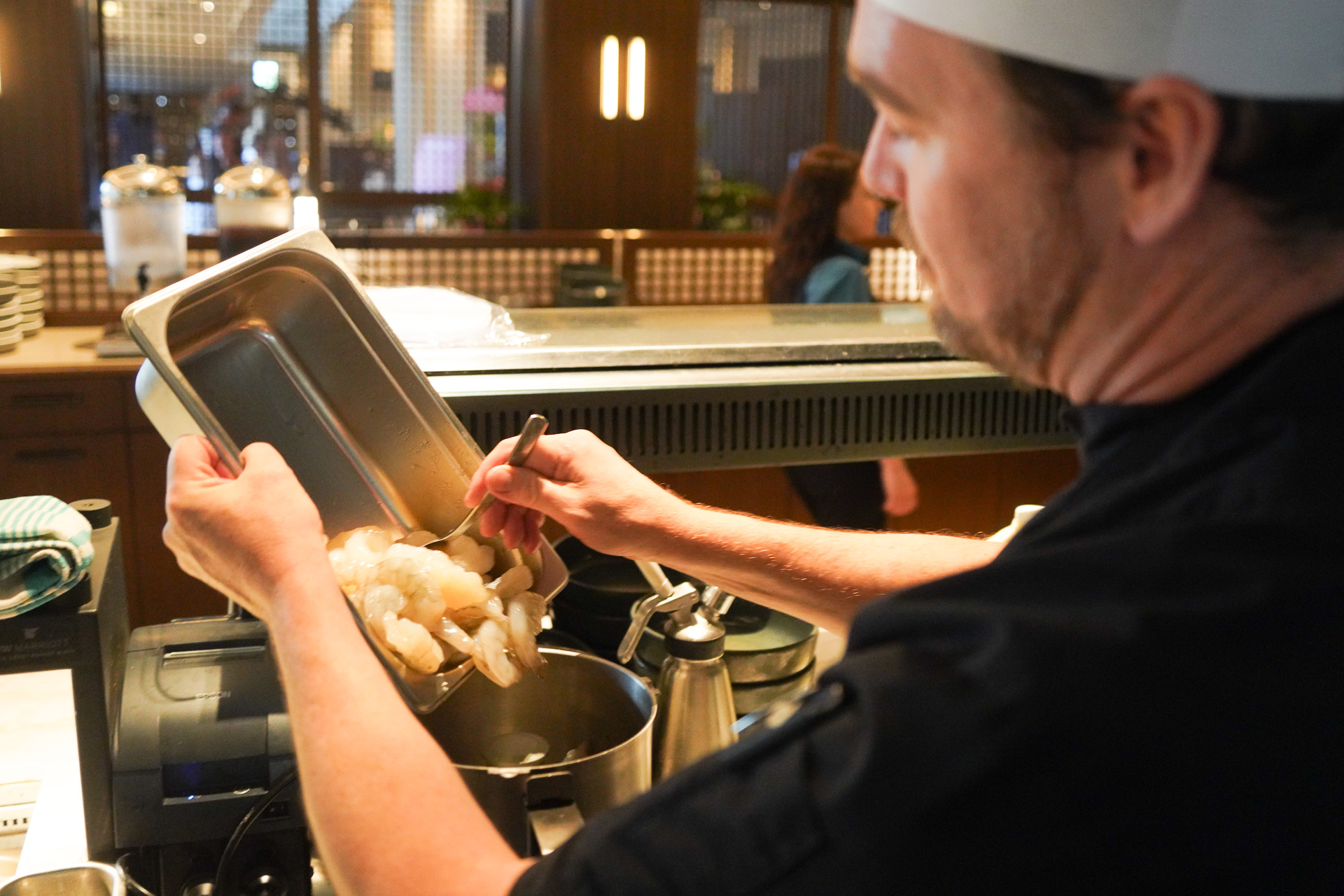 地元では「ベイ・バグ（湾のムシ）」と呼ばれている、ウチワエビモドキという甲殻類も入れる