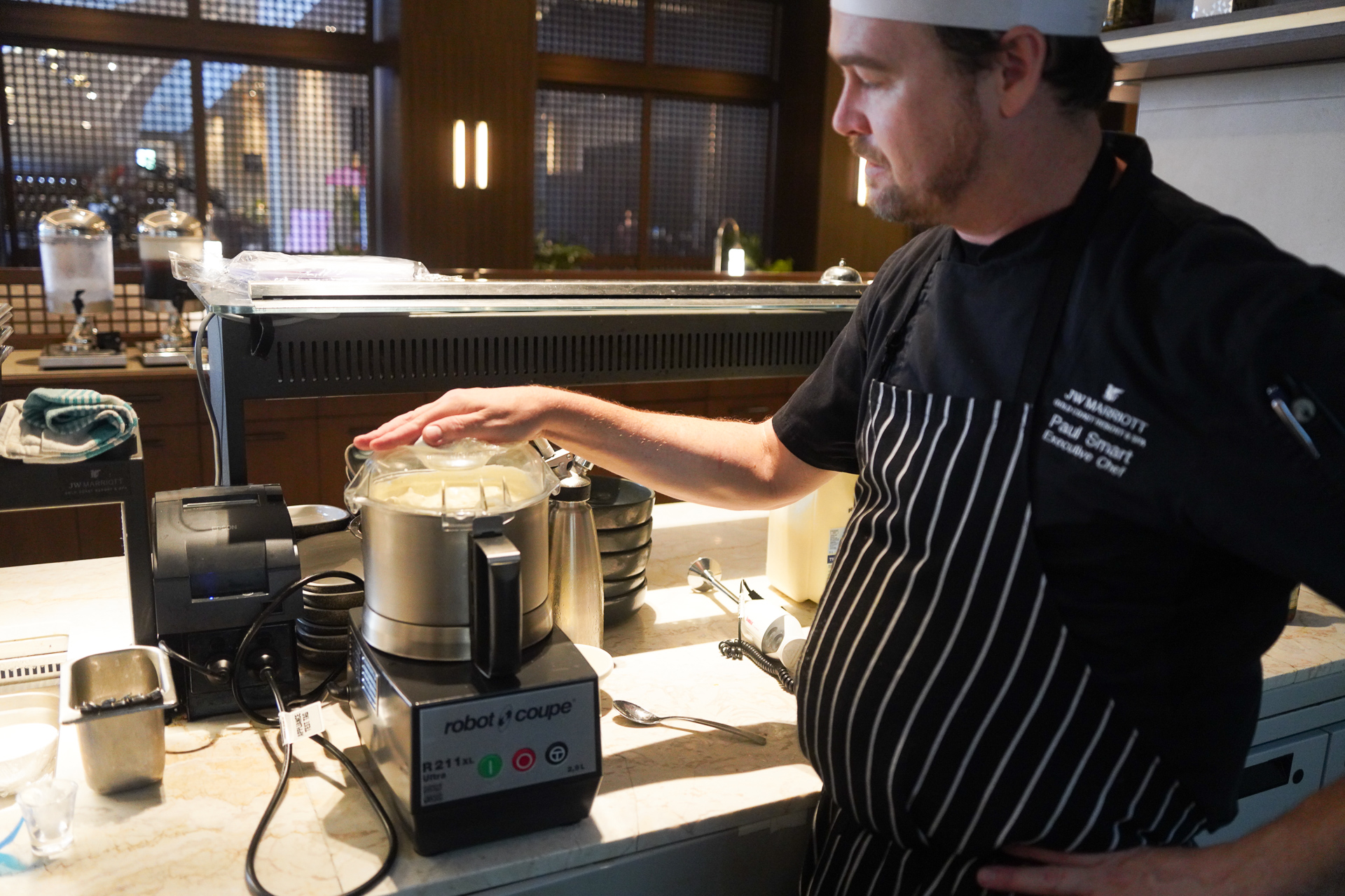 ミキサーで攪拌