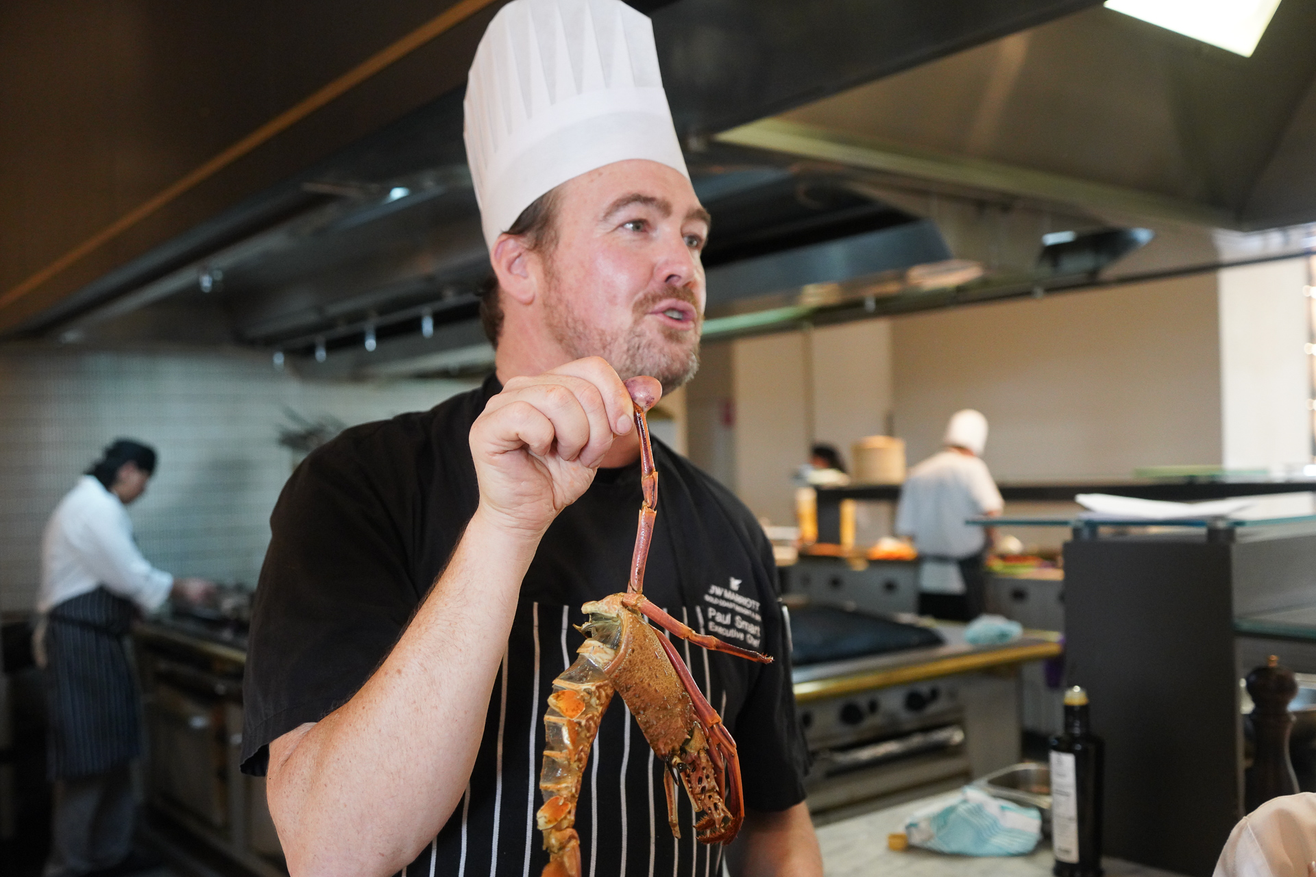 ソースというかスープ作り。海老を丸ごと入れる