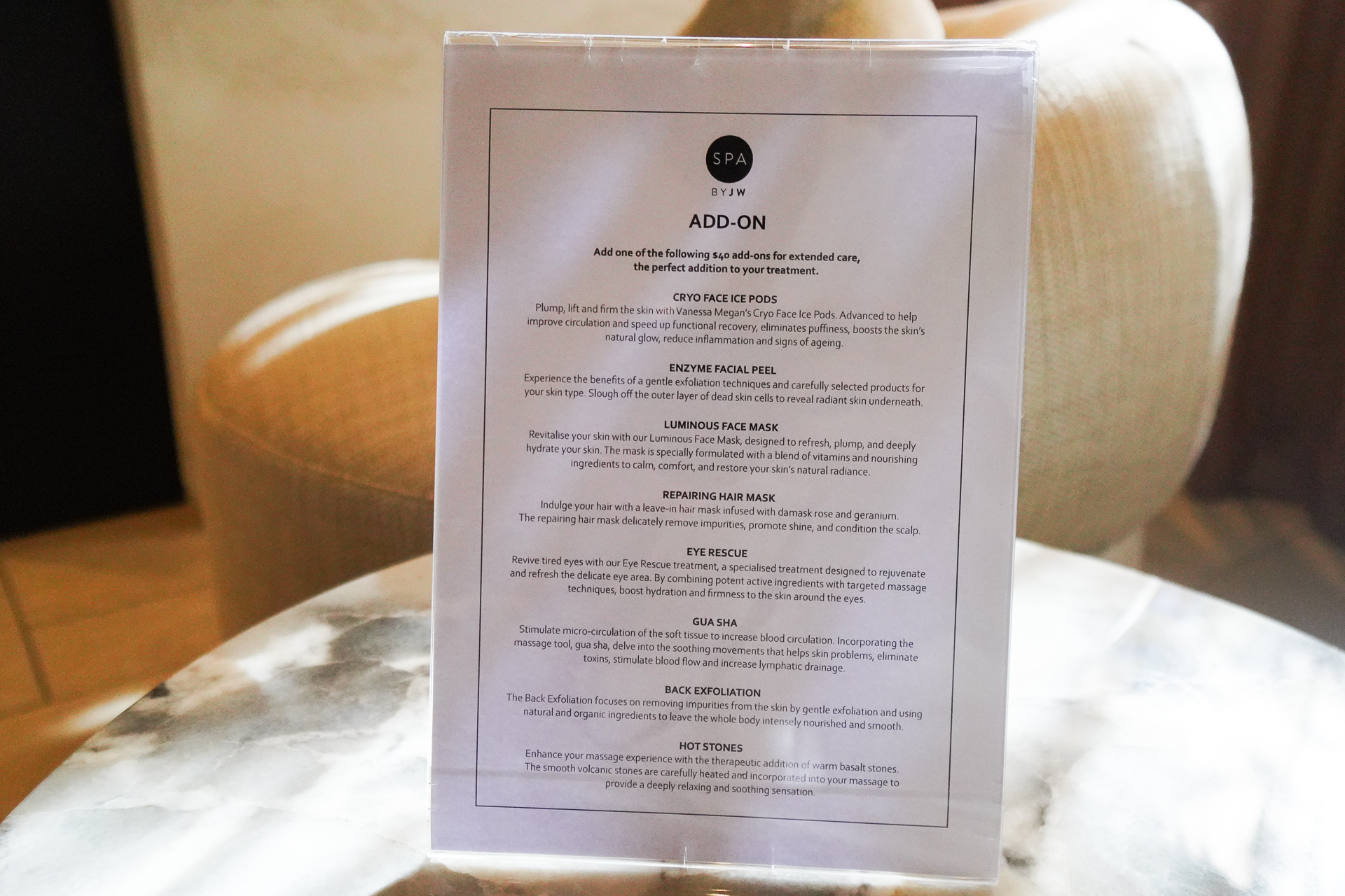 マッサージに好みでアドオンすることもできる。ホットストーンを追加してみた