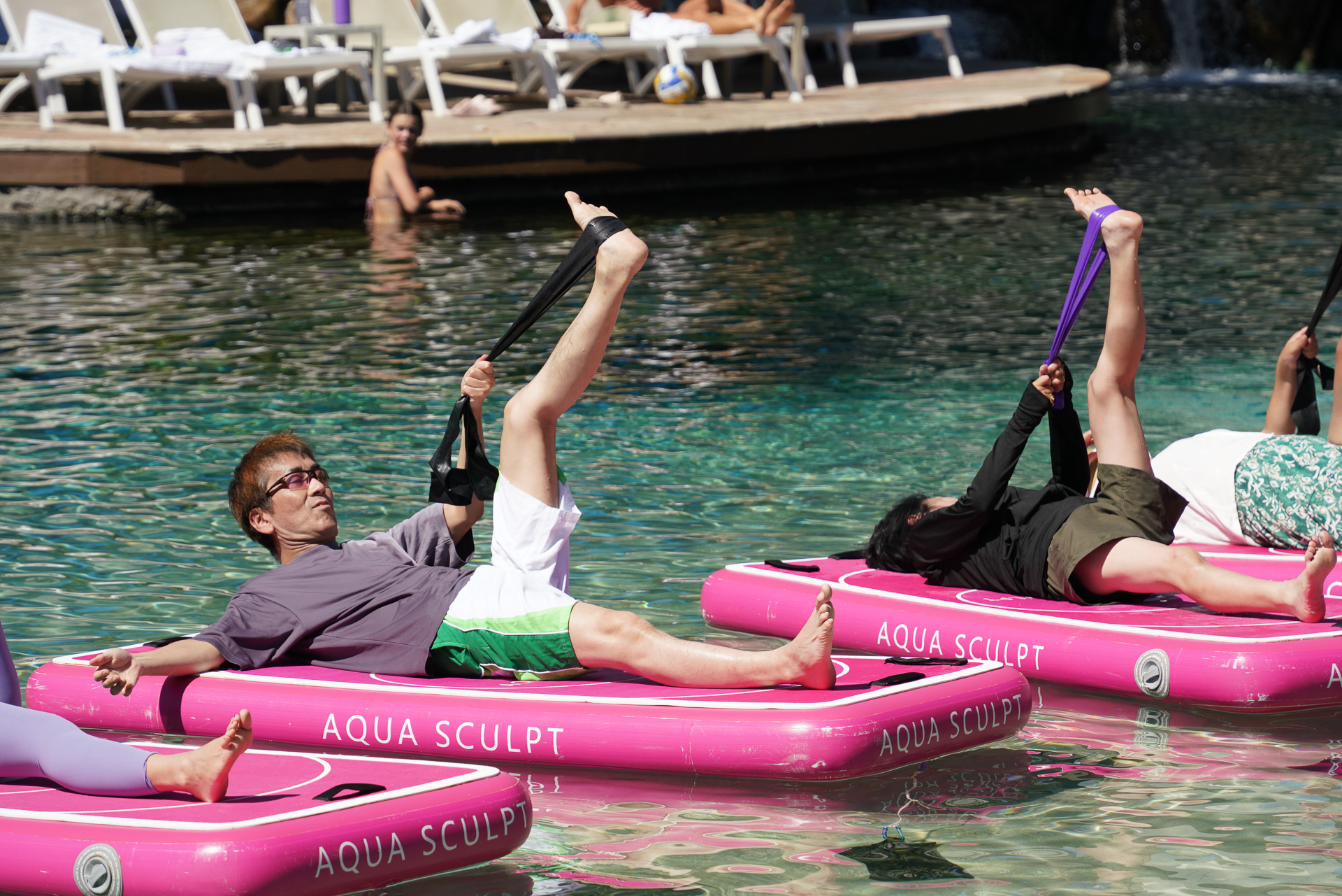 ゴムバンドを使ったストレッチも