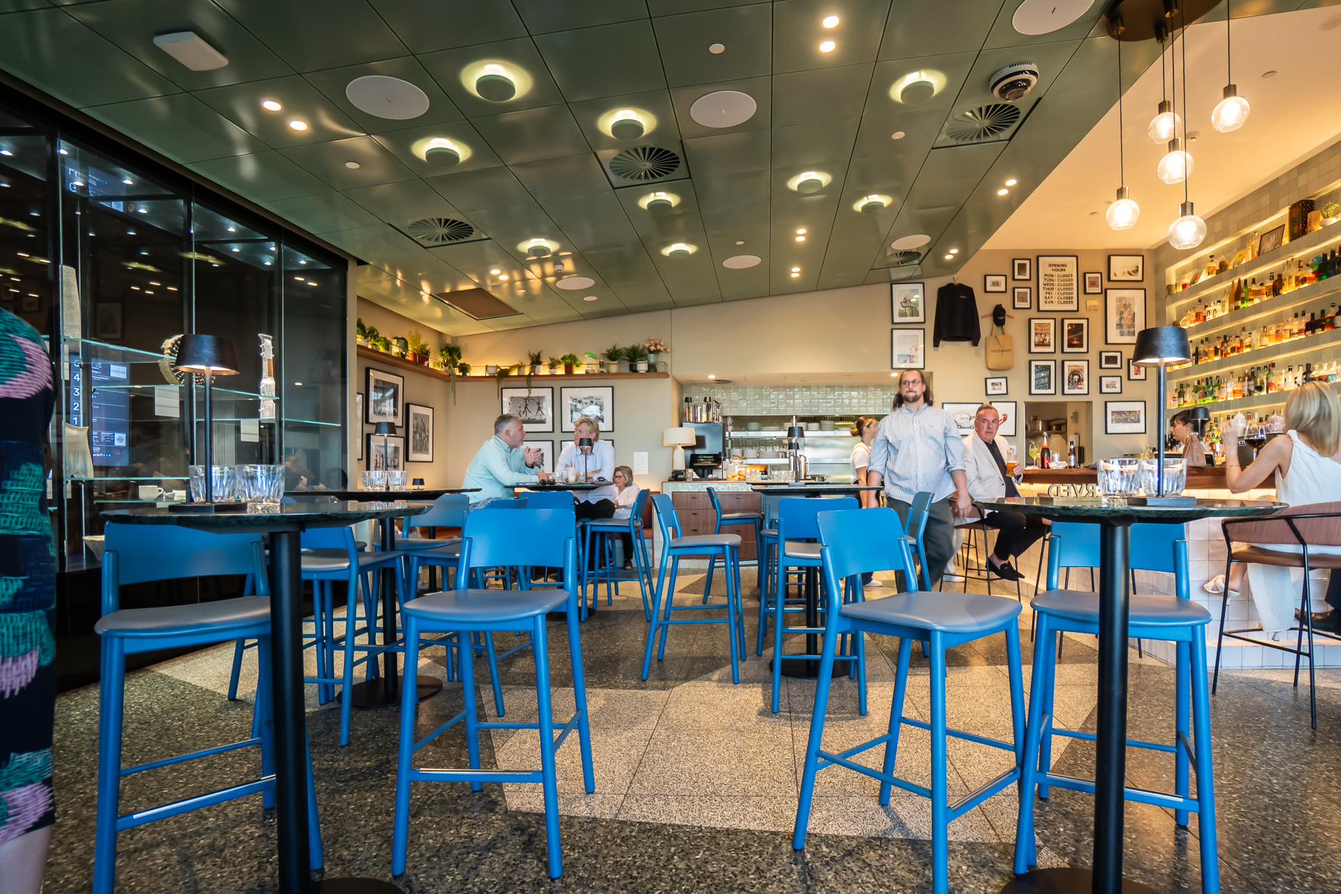 エキシビショニストの店内カウンター