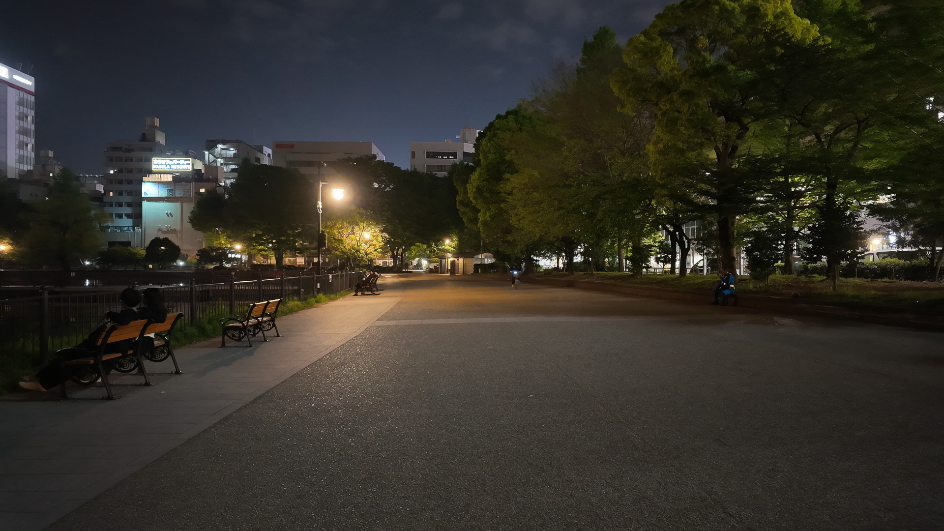 深夜にOsmo Pocket 4で撮影した写真。暗い場所でも綺麗に撮影できる