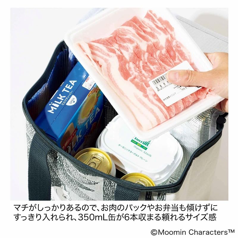 ダブルファスナーでフタを開閉。中はこんな感じでマチも深さもあるので、食材や飲み物がたっぷり入る