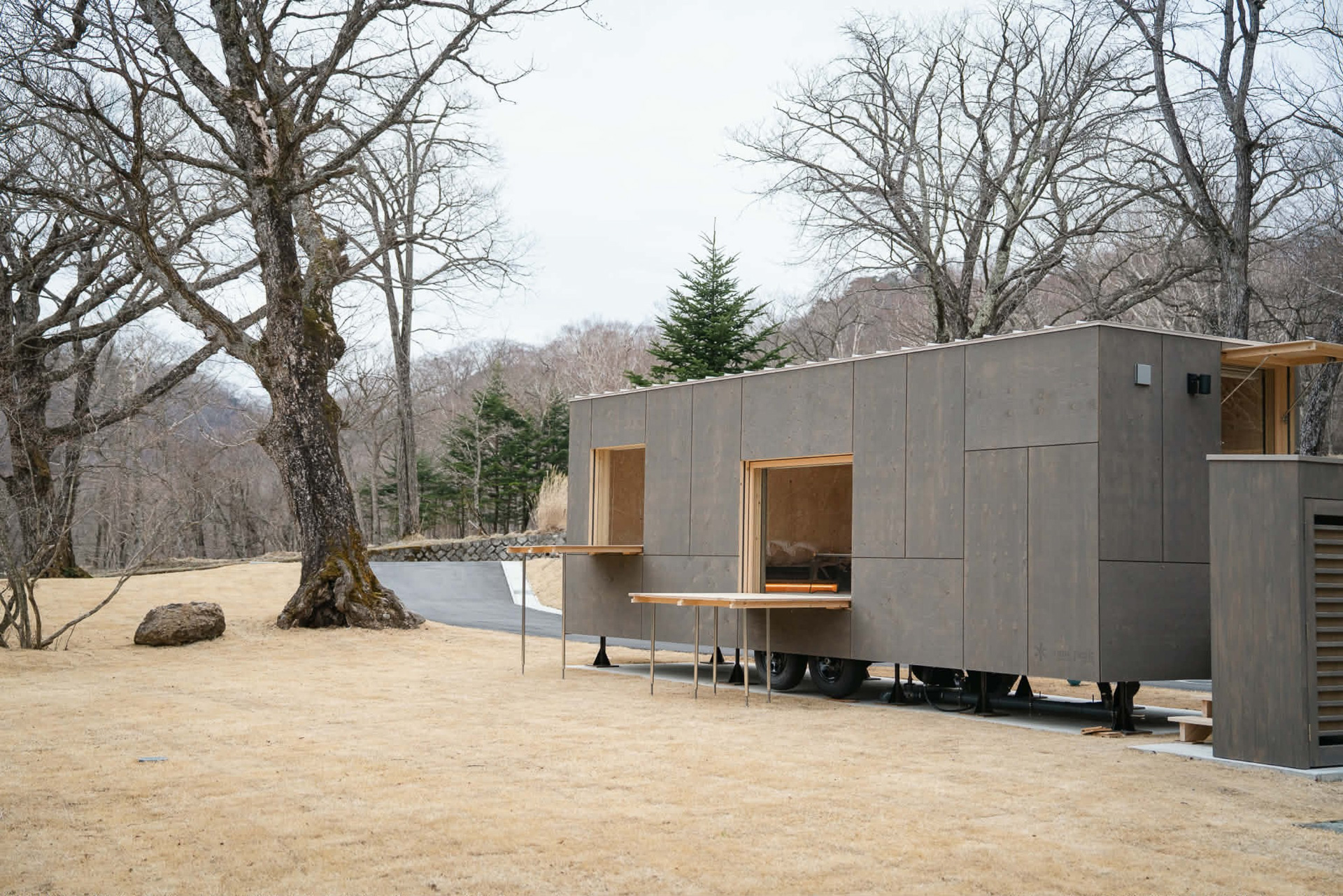 「住箱－JYUBAKO－」を設置した5区画のモバイルハウスサイト