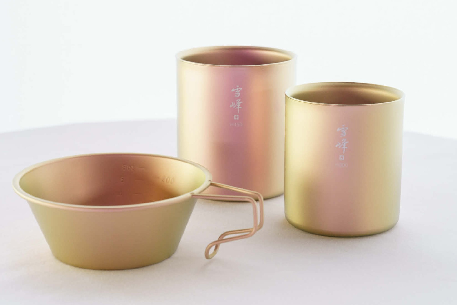 スノーピーク赤城限定カラーのチタンマグ、シェラカップなども取り扱う