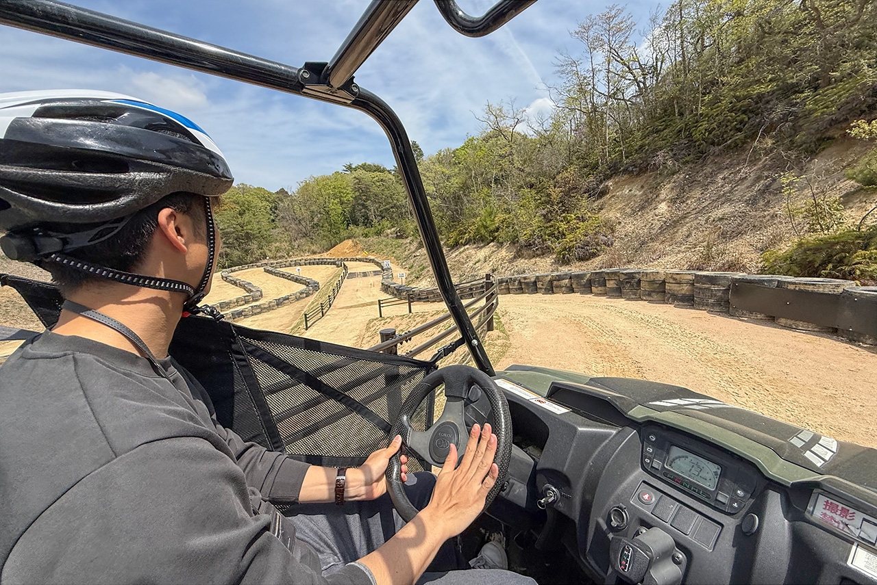 ドライバーのテクニックが問われるコーナーも